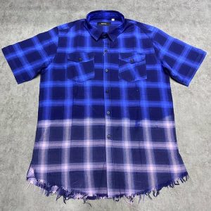 Áo sơ mi kẻ caro rách gấu