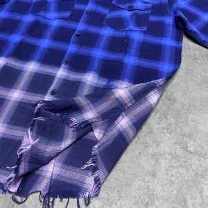 Áo sơ mi kẻ caro rách gấu
